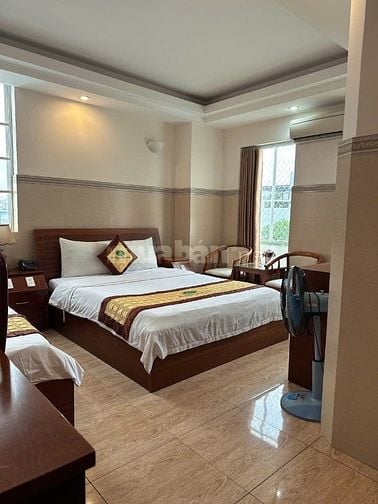 KHÁCH SẠN 8lầu ngang 5m MT Hiệp Thành Q12 118m2 41P DT 100tr chỉ 17 tỷ