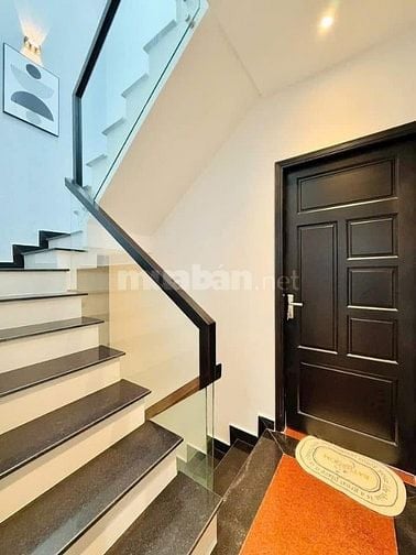 Đi nước ngoài định cư bán gấp nhà ở đường Trần Trọng Cung, phường Phú 
