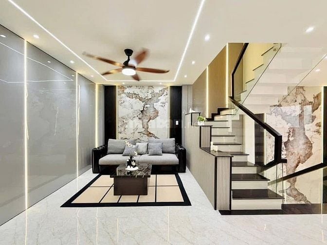 Đi nước ngoài định cư bán gấp nhà ở đường Trần Trọng Cung, phường Phú 