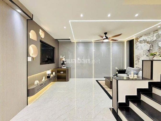 Đi nước ngoài định cư bán gấp nhà ở đường Trần Trọng Cung, phường Phú 