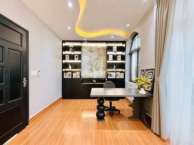 Đi nước ngoài định cư bán gấp nhà ở đường Trần Trọng Cung, phường Phú 