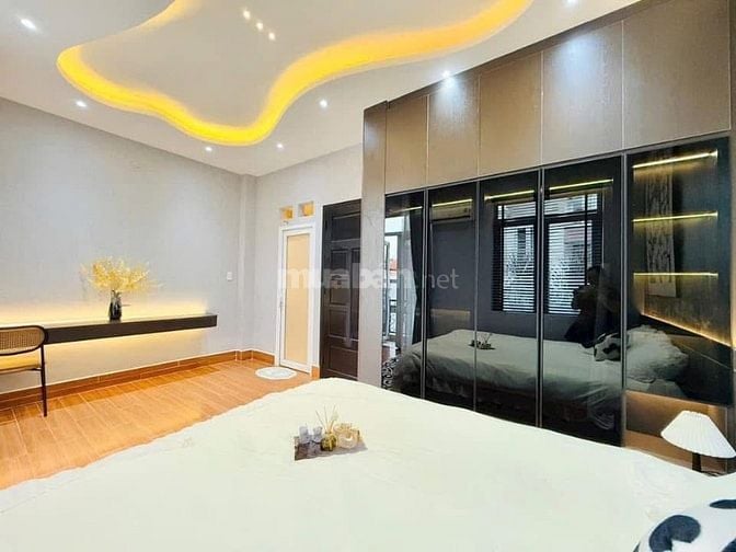 Đi nước ngoài định cư bán gấp nhà ở đường Trần Trọng Cung, phường Phú 