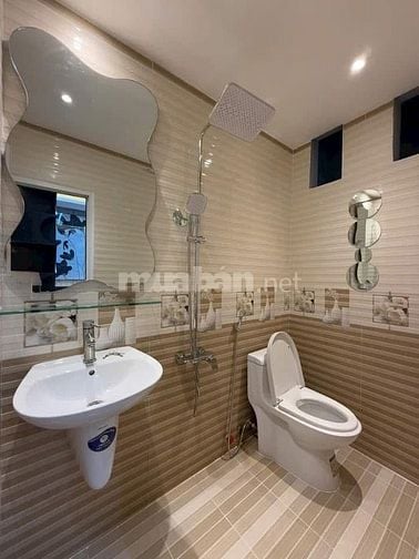 Đi nước ngoài định cư bán gấp nhà ở đường Trần Trọng Cung, phường Phú 