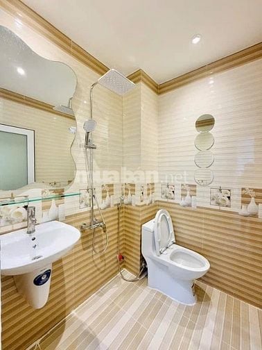 Đi nước ngoài định cư bán gấp nhà ở đường Trần Trọng Cung, phường Phú 