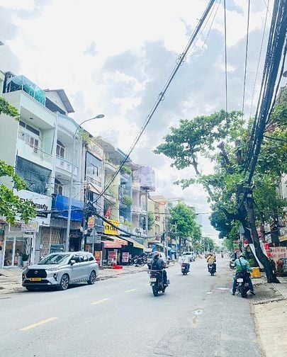 Giá 18 tỷ cần bán nhà mặt tiền Bùi Đình Tuý, P24, Quận Bình Thạnh