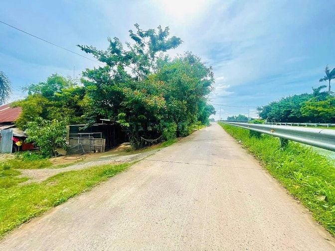 Bán gấp đất MT kênh Đông thích hợp làm nhà vườn giá cực tốt chỉ 700 tr