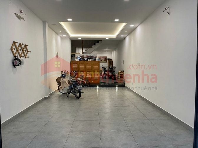 Cho thuê nhà nguyên căn mặt tiền đường xe hơi - con đường sầm uất phố 