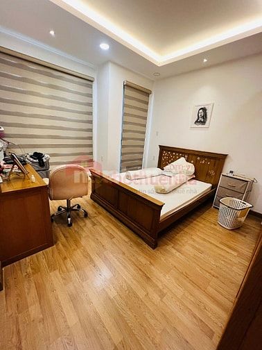 Cho thuê nhà nguyên căn mặt tiền đường xe hơi - con đường sầm uất phố 