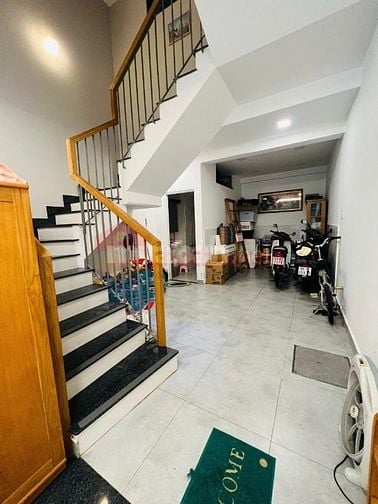 Cho thuê nhà nguyên căn mặt tiền đường xe hơi - con đường sầm uất phố 