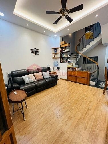 Cho thuê nhà nguyên căn mặt tiền đường xe hơi - con đường sầm uất phố 
