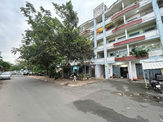 CC III Bùi Minh Trực, P5, Q8, 44,3m2 SỔ SẴN CC LIỀN . HHMG 20TR