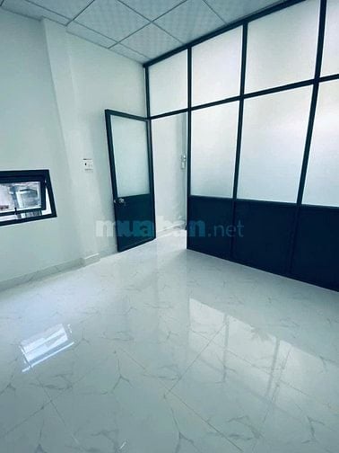 Bán Gấp Nhà mới ở ngay 21m2, 2 tầng - Gần BV Quận 5 Giá 2 tỷ x,