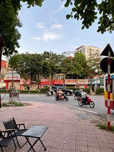 Nguyễn Văn Cừ- Long biên Mình cần sang nhượng mặt bằng kinh doanh quán