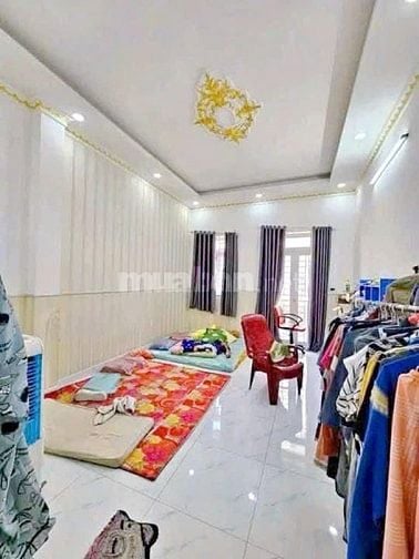 Bán Gấp nhà NGAY CHỢ BÌNH CHÁNH đang cho thuê 8,5tr/tháng, SHR, 830tr