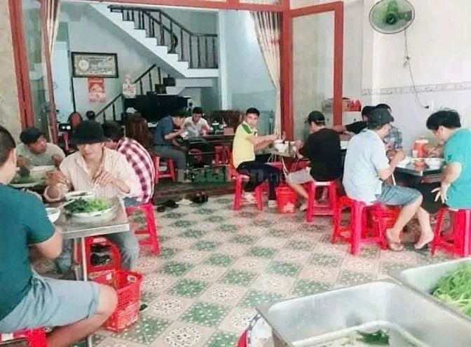 Bán Gấp nhà NGAY CHỢ BÌNH CHÁNH đang cho thuê 8,5tr/tháng, SHR, 830tr