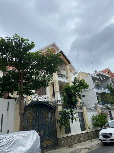 Cho thuê mặt tiền đường Hoa Lan, Phú Nhuận.5x20m, hầm, 4 lầu 