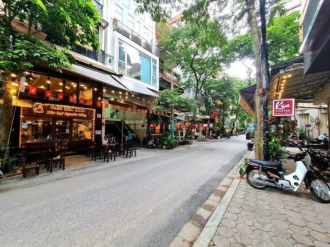 Bán nhà phân lô ngõ 28 Nguyên Hồng, ô tô tránh có vỉa hè, 72m2, 6 tầng