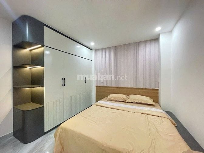 🍀 Nhà K556 Hoàng Diệu , cach đường chính 20m , sát chợ mới . - 2 tang