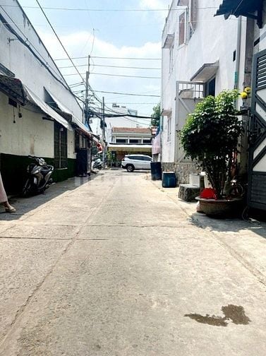 BÌNH LONG LÊ VĂN QUỚI NGAY NGÃ TƯ 4 XÃ - DIỆN TÍCH 40M2 GIÁ CHỈ 4.3 TỶ