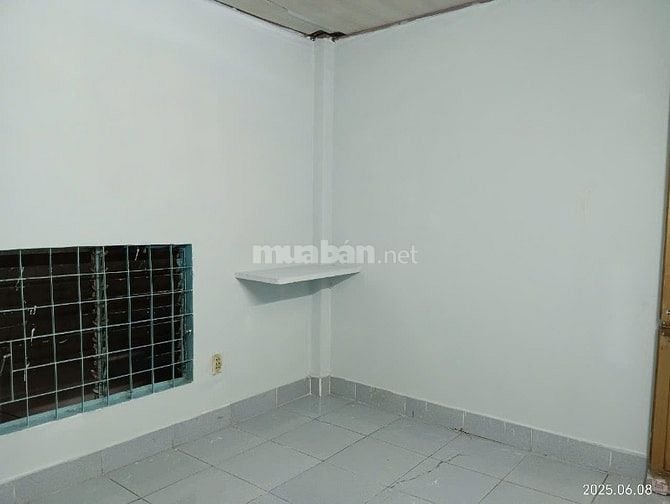 Cho thuê phòng CMT8-2tr2 có cửa sổ,sạch sẽ, yên tĩnh,giờ tự do