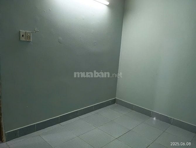 Cho thuê phòng CMT8-2tr2 có cửa sổ,sạch sẽ, yên tĩnh,giờ tự do