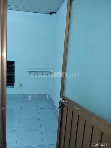 Cho thuê phòng CMT8-2tr2 có cửa sổ,sạch sẽ, yên tĩnh,giờ tự do
