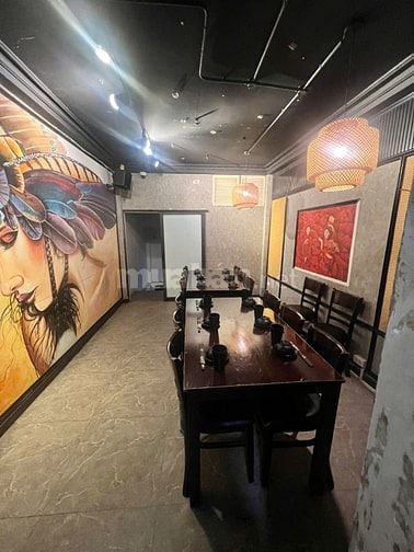 Nhượng nhà hàng khu Hào Nam, 80m2x 5 tầng, hđ thuê lâu dài 