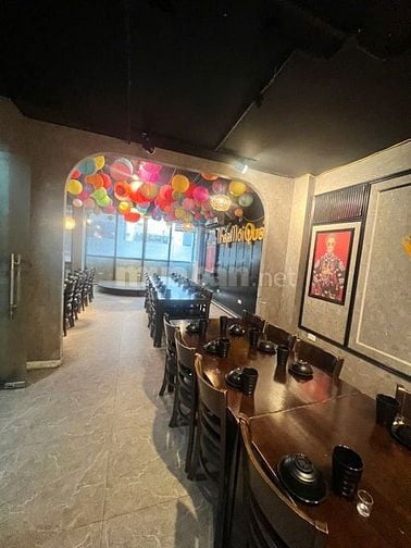 Nhượng nhà hàng khu Hào Nam, 80m2x 5 tầng, hđ thuê lâu dài 