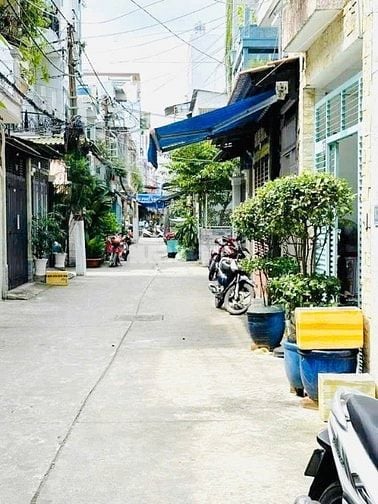 Nhà mới, 3 tầng, hẻm ô tô 5m, Âu Dương Lân Quận 8.