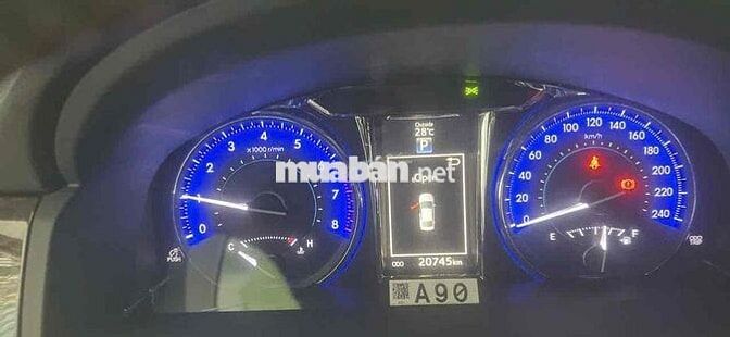 Toyota Camry 2016 2.5Q - 21000 km giá 700tr