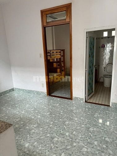 Cho thuê nhà nguyên căn , 2 lầu , 3pN . Giá 12 triệu / tháng 
