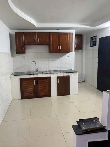 CHO THUÊ NHÀ CĂN GÓC 2 MẶT HẺM CƯ XÁ ĐÔ THÀNH, P4, Q3