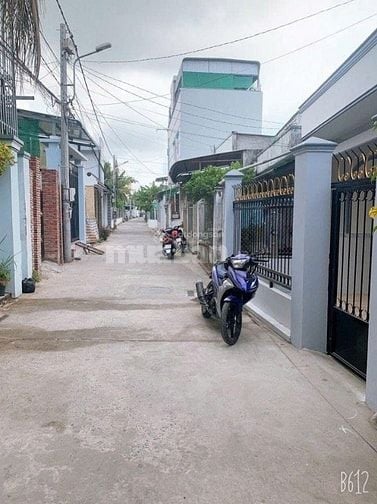 Gia đình bán nhà cho con gái rượu đi du học. ở Nguyễn Thị Se Củ Chi