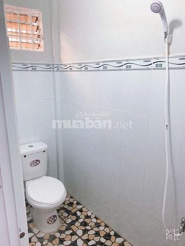 Gia đình bán nhà cho con gái rượu đi du học. ở Nguyễn Thị Se Củ Chi