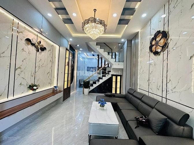 Nhà nằm khu dân cư đông đúc đầy đủ tiện nghi đường Trương Quốc Dung