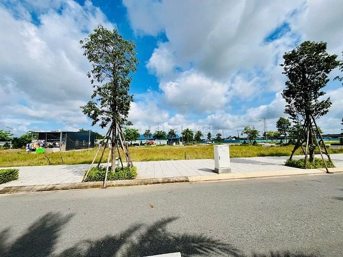 CHÍNH CHỦ BÁN ĐẤT ĐẸP NGAY ĐƯỜNG NGUYỄN HỮU TRÍ  SÁT THỊ TRẤN TÂN TÚC