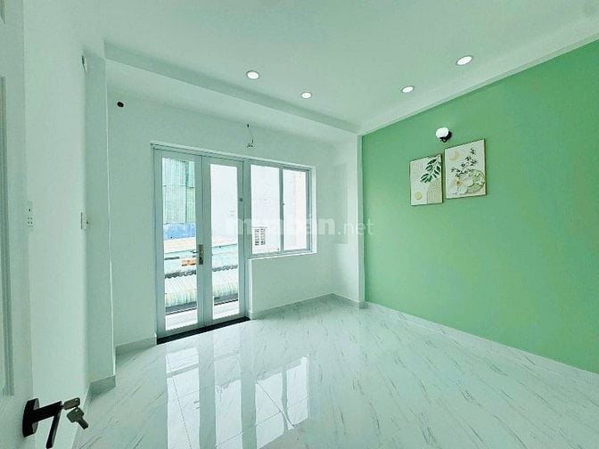 Nhà mới, 3 tầng (3.7x10m), nở hậu, gần MT 314 Âu Dương Lân Q8