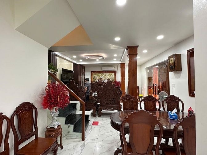 Căn góc 3 tầng. hẻm xe tải 8m. 5,3x12m. Gần mặt tiền Trần Hưng Đạo