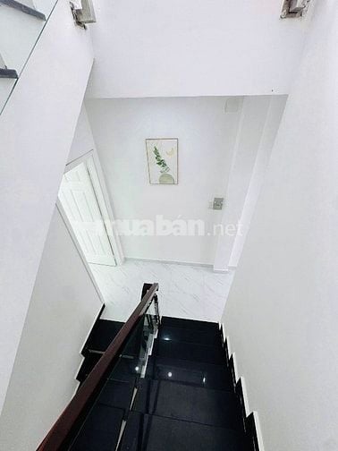 Nhà mới, 3 tầng (3.7x10m), nở hậu, gần MT 314 Âu Dương Lân Q8