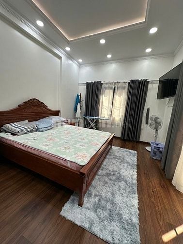 Căn góc 3 tầng. hẻm xe tải 8m. 5,3x12m. Gần mặt tiền Trần Hưng Đạo