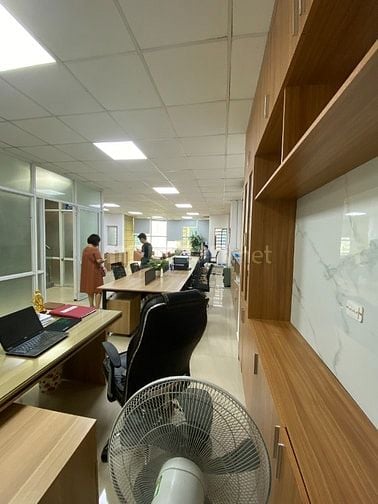 Cho thuê văn phòng số 6 Phạm Tuấn Tài 120m 15tr tháng có thang máy hầm