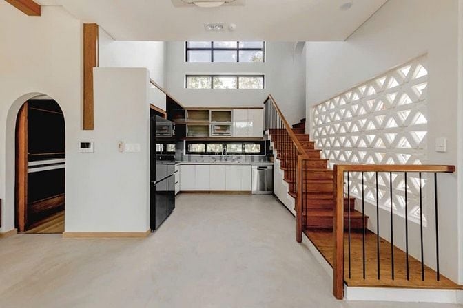 Villa mới hoàn thiện, trang bị nội thất cao cấp - diện tích sân sau lớ