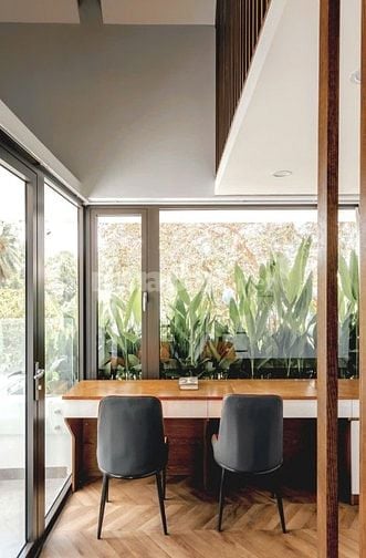 Villa mới hoàn thiện, trang bị nội thất cao cấp - diện tích sân sau lớ