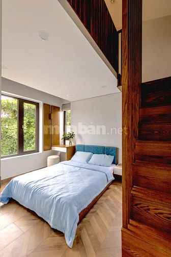Villa mới hoàn thiện, trang bị nội thất cao cấp - diện tích sân sau lớ