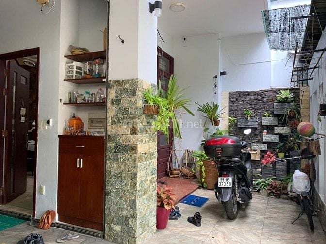 Cho thuê VILLA giữa lòng thành thị 766a Sư Vạn Hạnh.Ngay Vạn Hạnh Mall