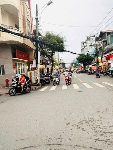 3,38 tỷ nhà P2Q8 3,3 x 9 ( trệt + lầu ) hẻm rộng thoáng SHR còn tl 