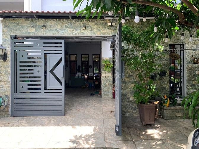 Cho thuê VILLA giữa lòng thành thị 766a Sư Vạn Hạnh.Ngay Vạn Hạnh Mall