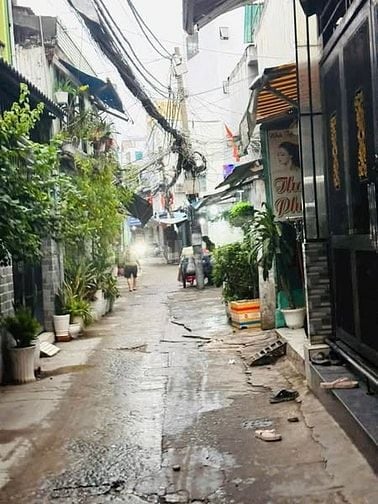 3,38 tỷ nhà P2Q8 3,3 x 9 ( trệt + lầu ) hẻm rộng thoáng SHR còn tl 