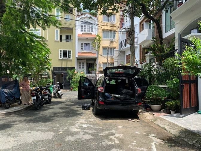 Cho thuê VILLA giữa lòng thành thị 766a Sư Vạn Hạnh.Ngay Vạn Hạnh Mall