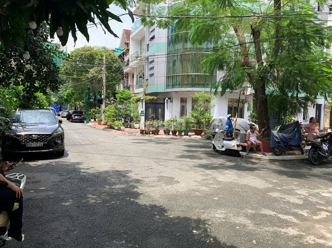Cho thuê VILLA giữa lòng thành thị 766a Sư Vạn Hạnh.Ngay Vạn Hạnh Mall